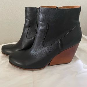 Kork-Ease leather black booties